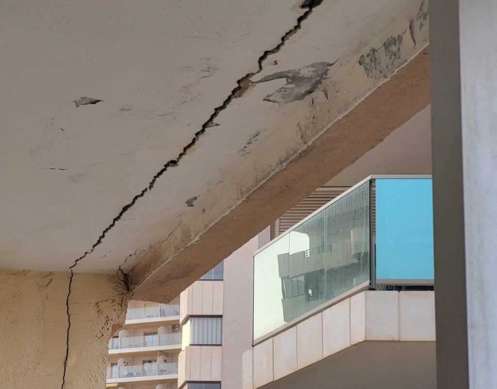 inversiones-patologias- grietas-oxidaciones-alicante grietas peligrosas en edificios, patologias en alicante, grietas en edificios