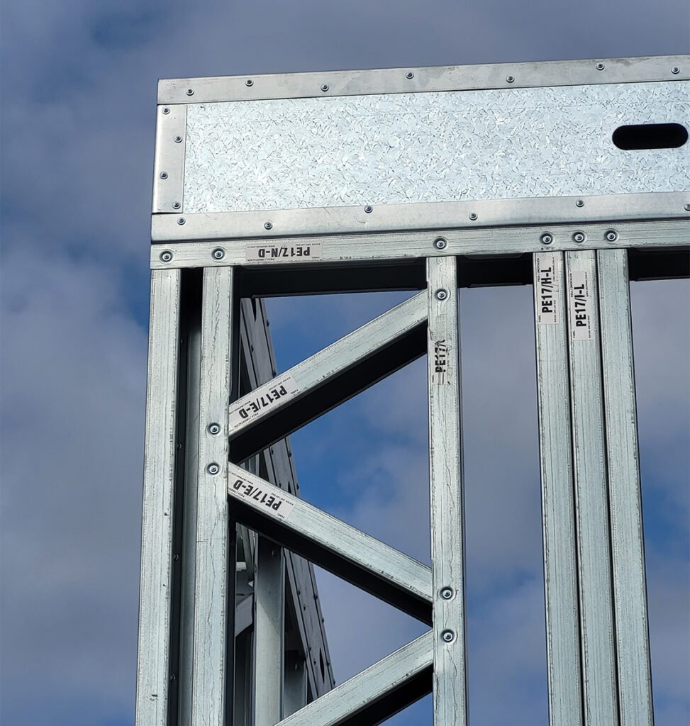 encuentro-estructural-steel-frame-alicante Sección técnica de una fachada de Steel Frame mostrando el sistema de aislamiento para máxima eficiencia energética